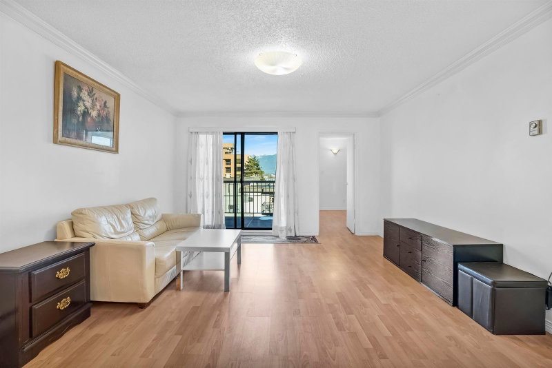303 - 975 Broadway E
