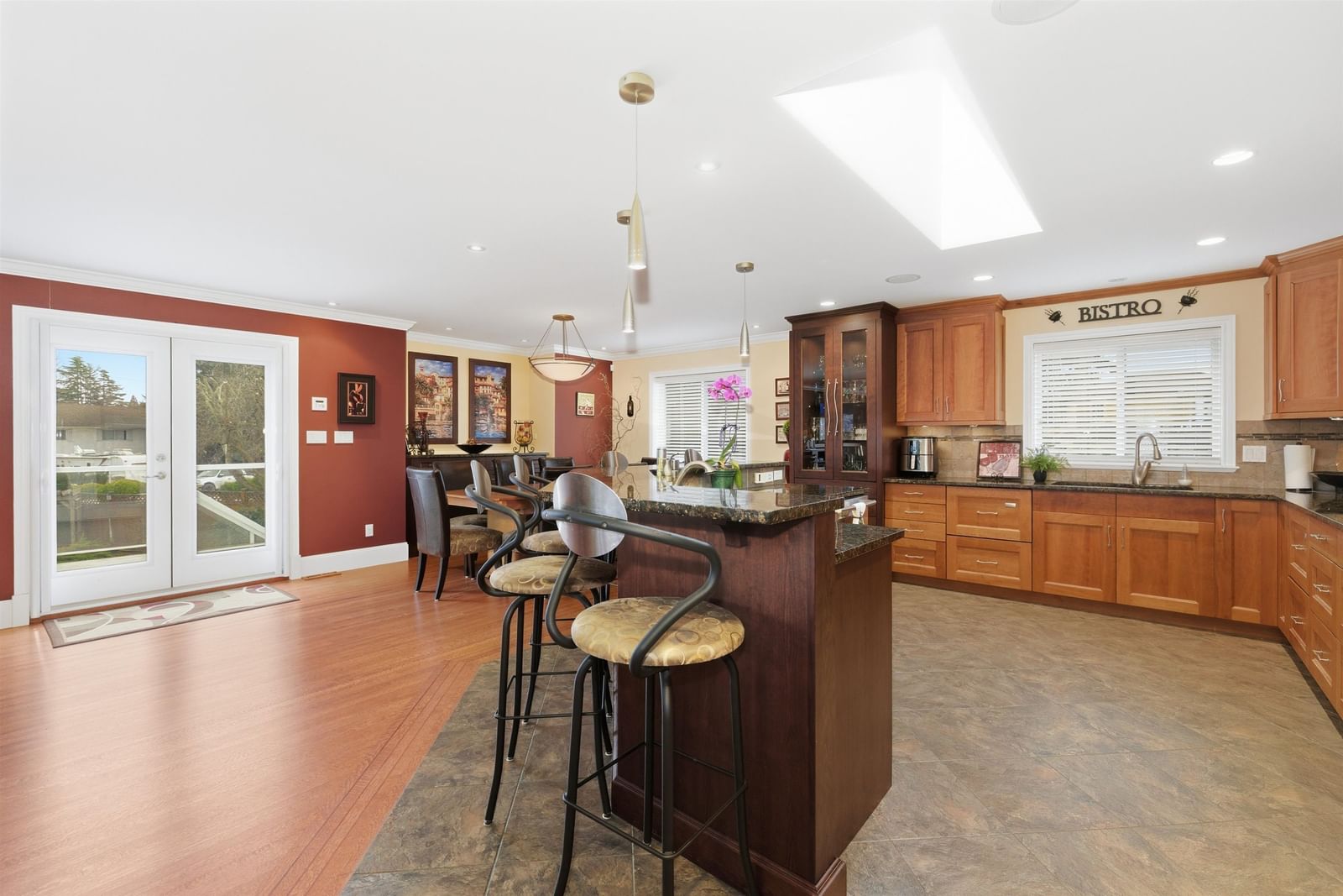 Listing Image 11