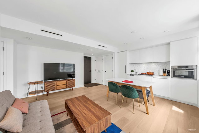 906 - 1180 Broughton Street