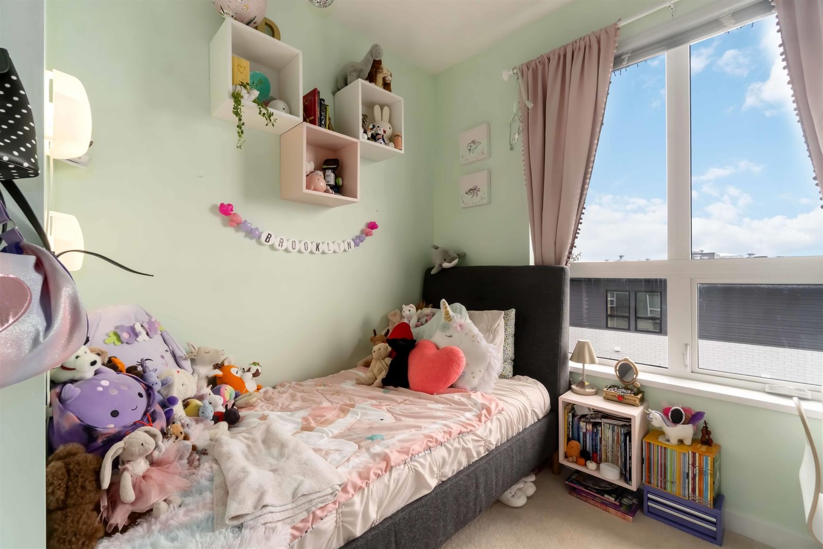 Listing Image 12