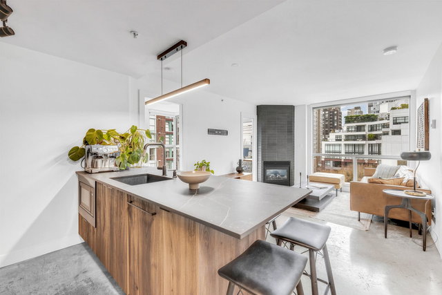 505 - 928 Richards Street