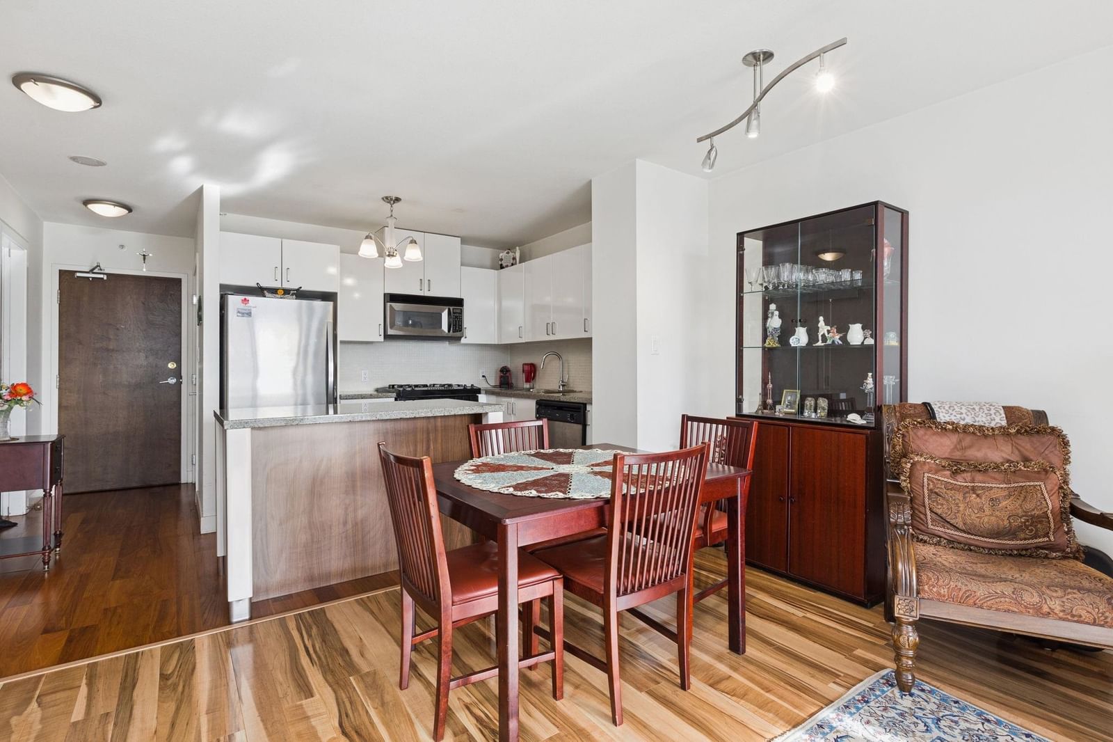 Listing Image 11