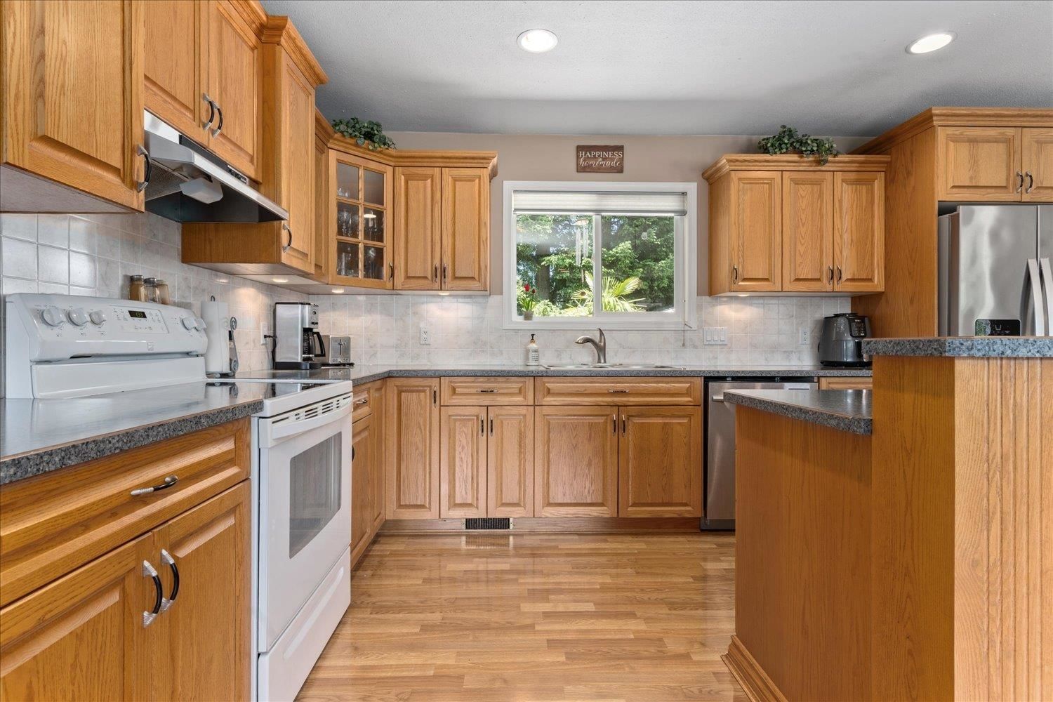 Listing Image 16