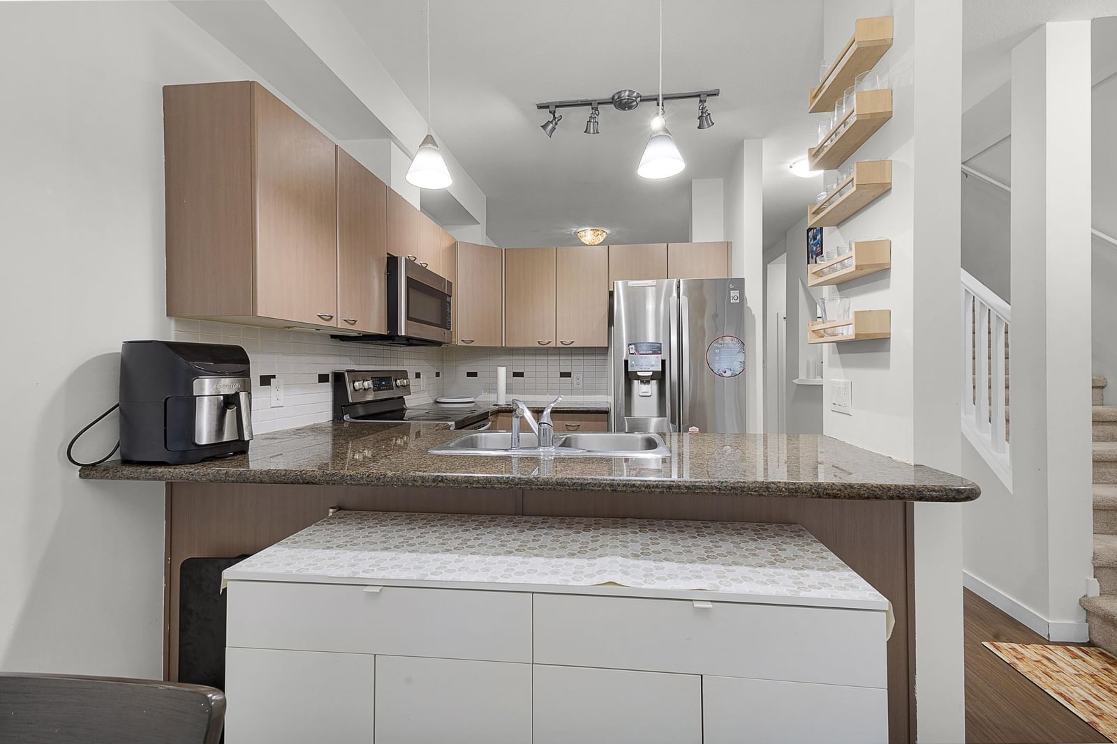 Listing Image 12