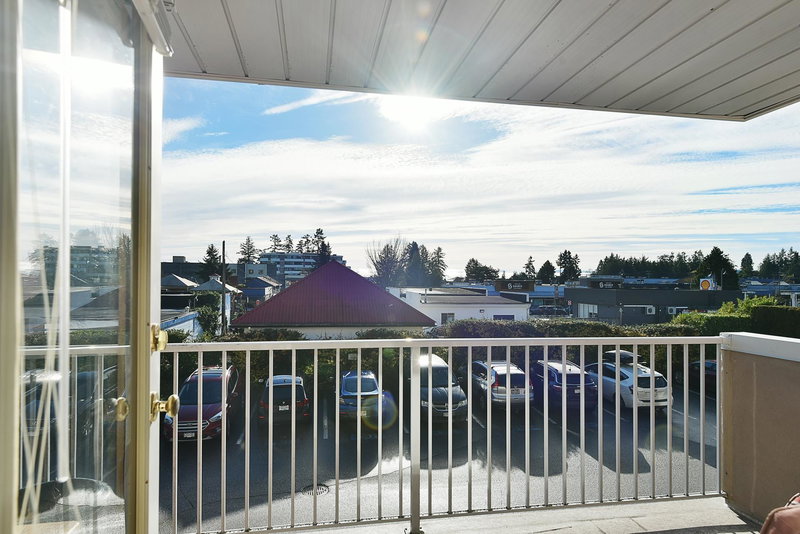 206 - 5711 Mermaid Street, Sechelt, V7Z 0J6 | Image 2