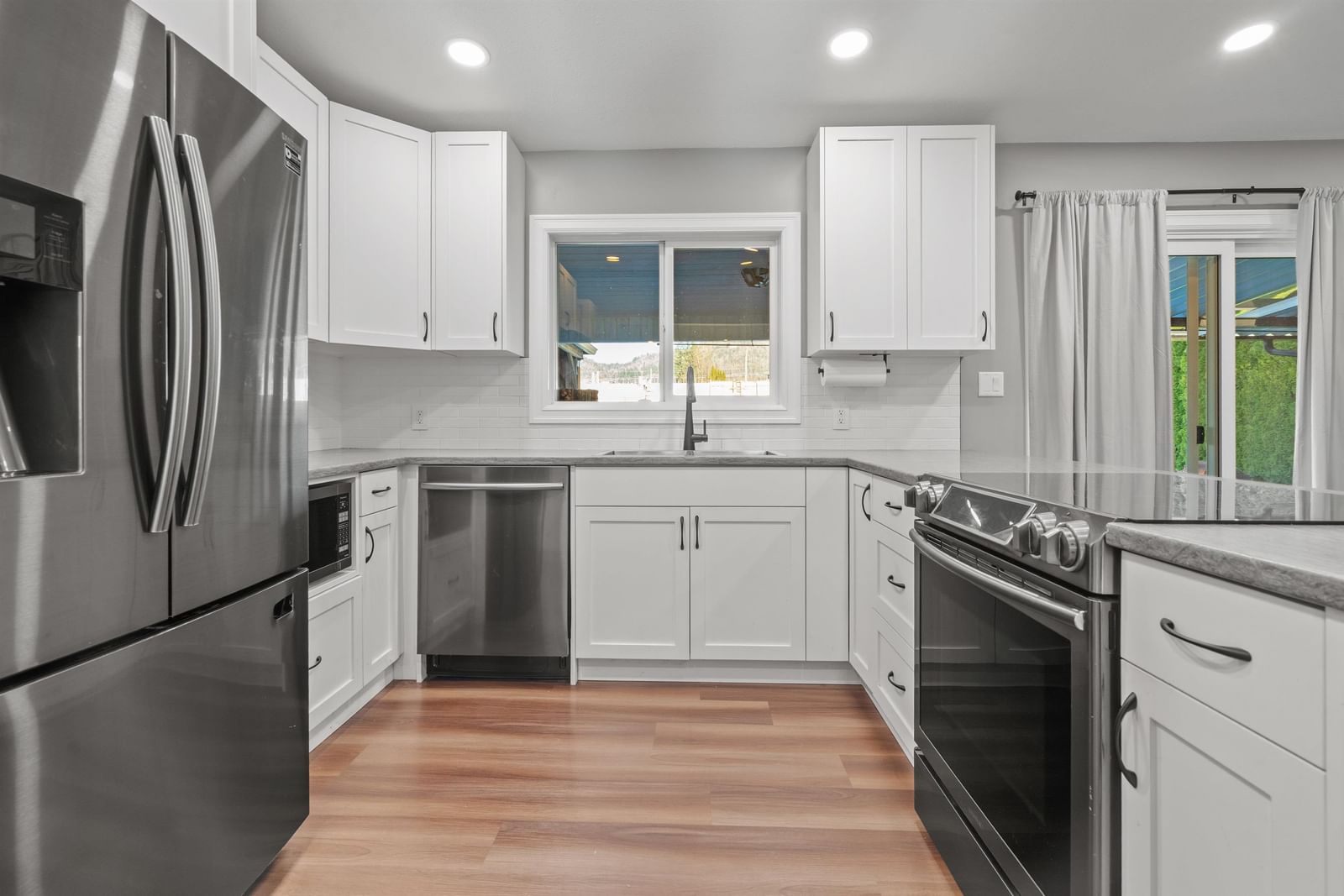 Listing Image 9