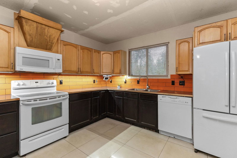 26814 Dewdney Trunk Road, Maple Ridge, V2W 1N9 | Image 2