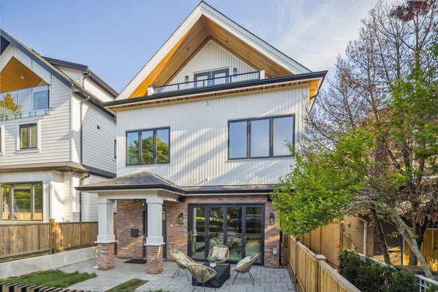 #1 - 2244 11th Avenue E