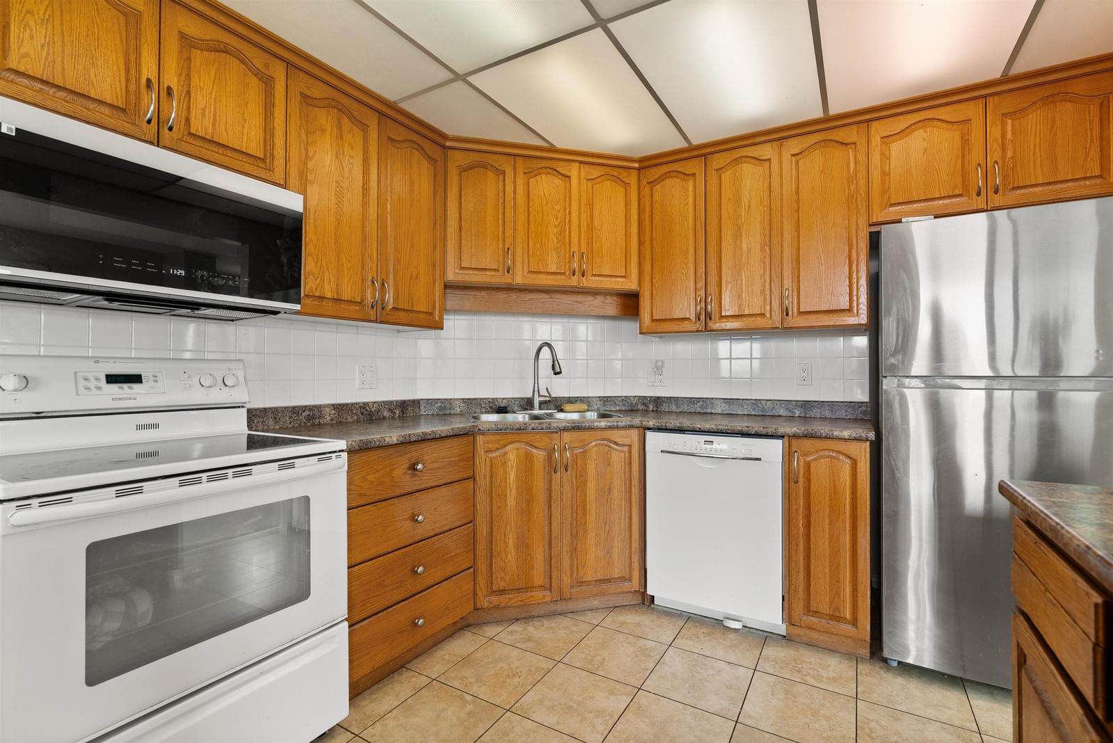 Listing Image 16