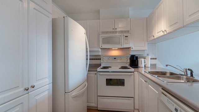 303 - 1035 Auckland Street