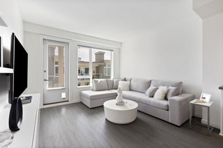 501 - 277 1st Street W