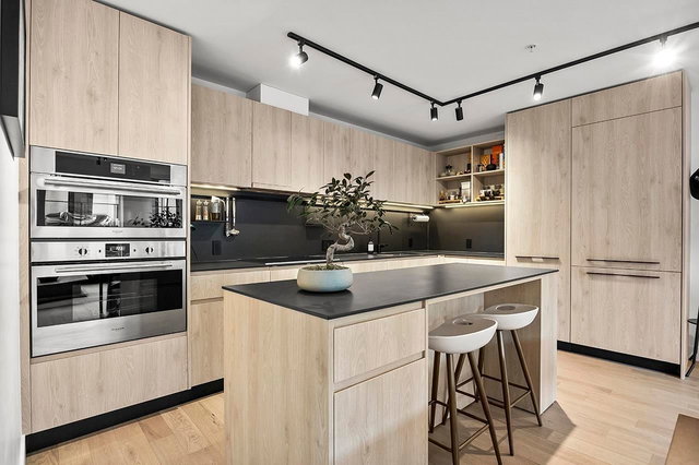 3956 Dumfries Street