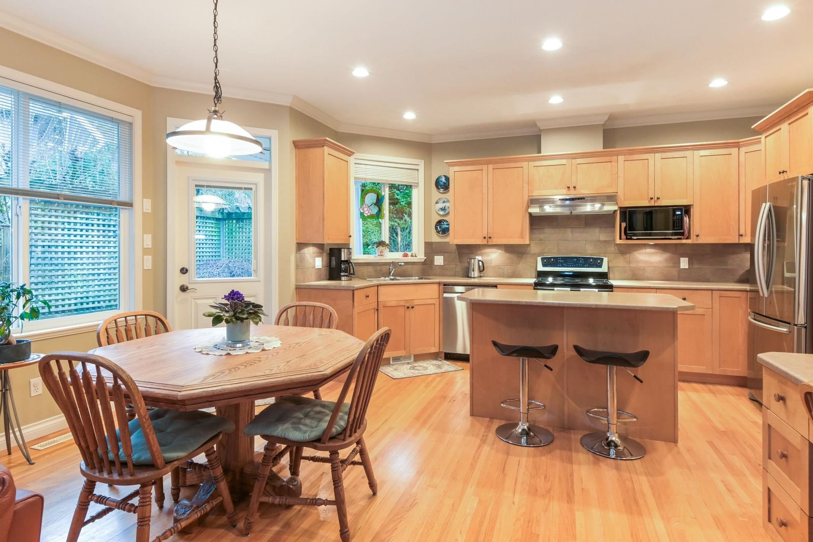 Listing Image 11
