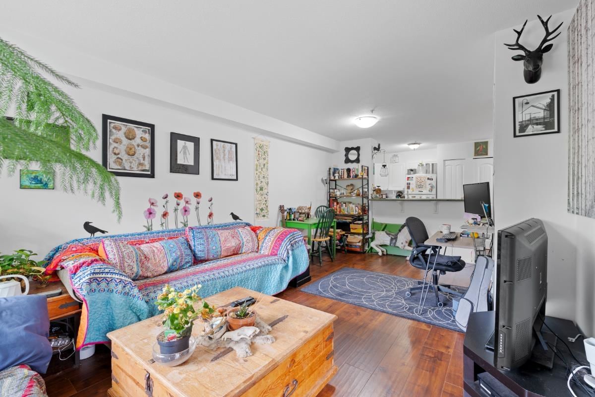 Listing Image 11