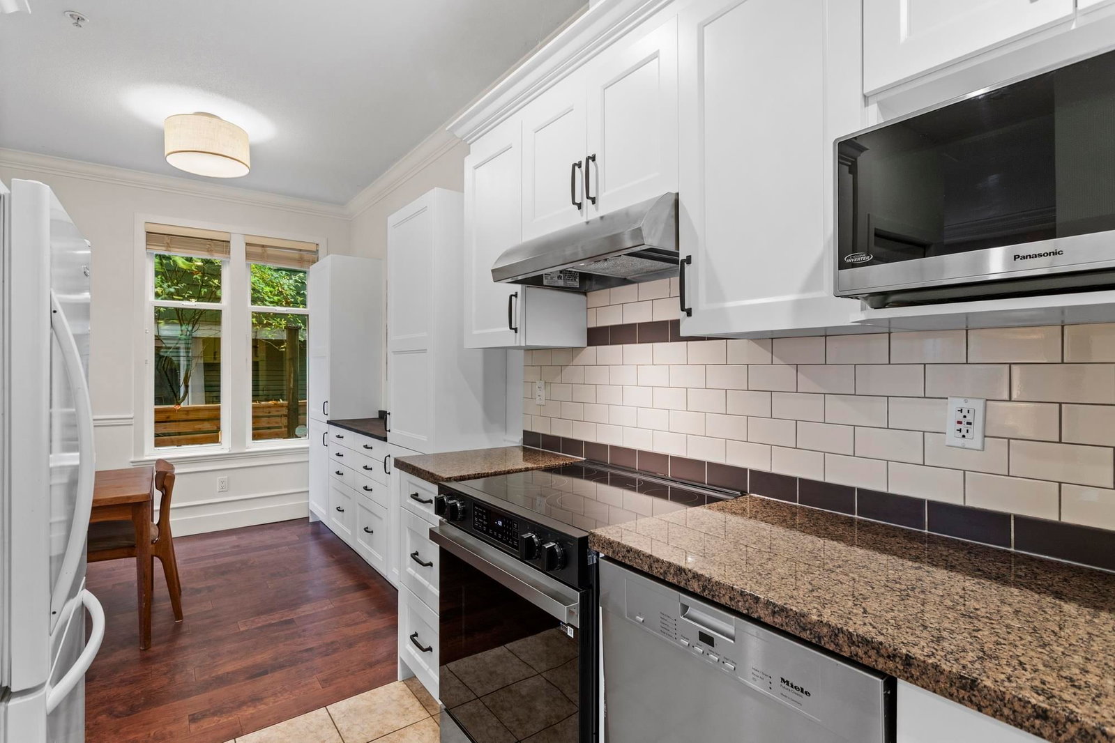 Listing Image 12