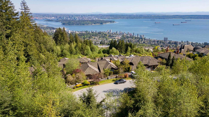 2307 Kadlec Court, West Vancouver, V7S 3K3 | Image 2