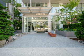 713 - 108 1st Avenue E