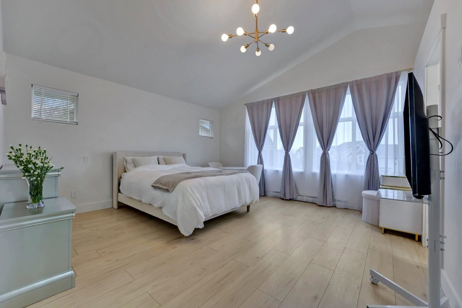 Listing Image 24