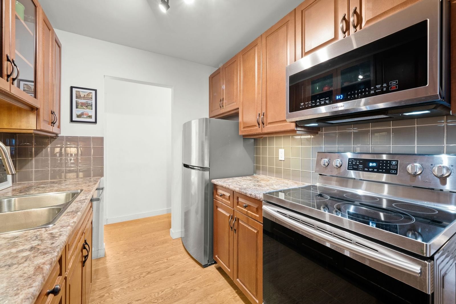 Listing Image 9