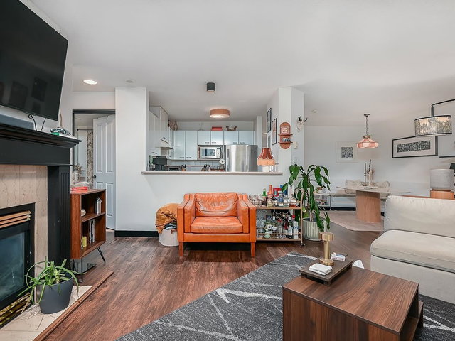 305 - 4425 Halifax Street