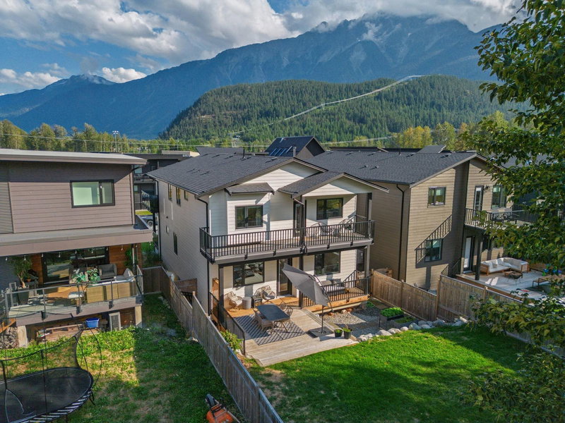 2026 Tiyata Boulevard, Pemberton, British Columbia