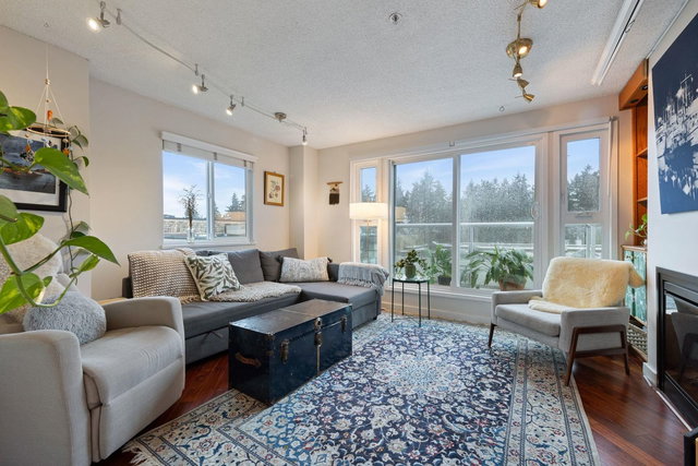 15 - 877 7th Avenue W