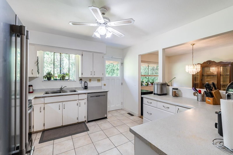 13575 Crestview Drive, Surrey, V3R 6V6 | Image 3