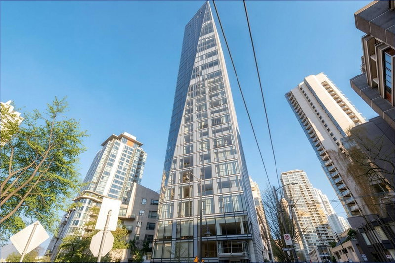 1202 - 1499 Pender Street W
