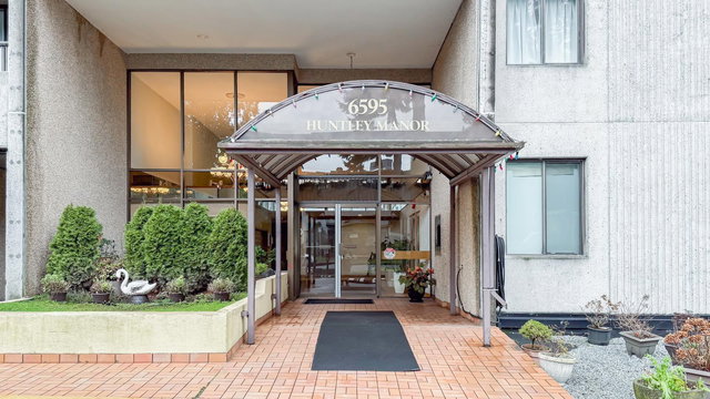 404 - 6595 Willingdon Avenue