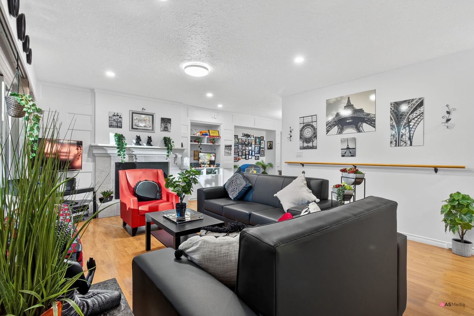 Listing Image 9