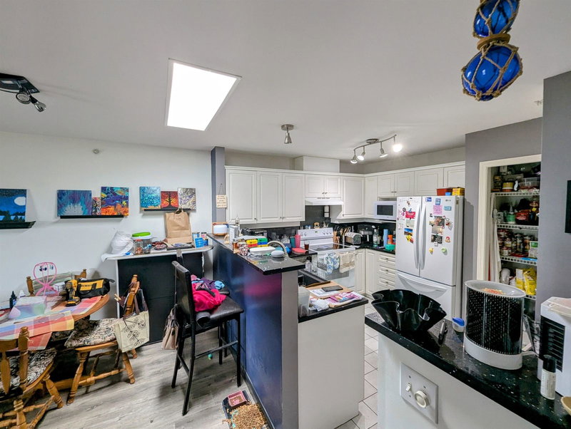 322 - 5780 Trail Avenue, Sechelt, V7Z 0K5 | Image 3