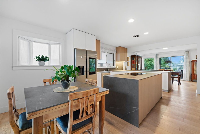 6422 Douglas Street, West Vancouver, V7W 2G2 | Image 2