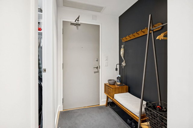 228 - 108 1st Avenue E