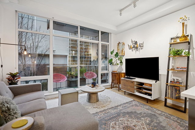 228 - 108 1st Avenue E