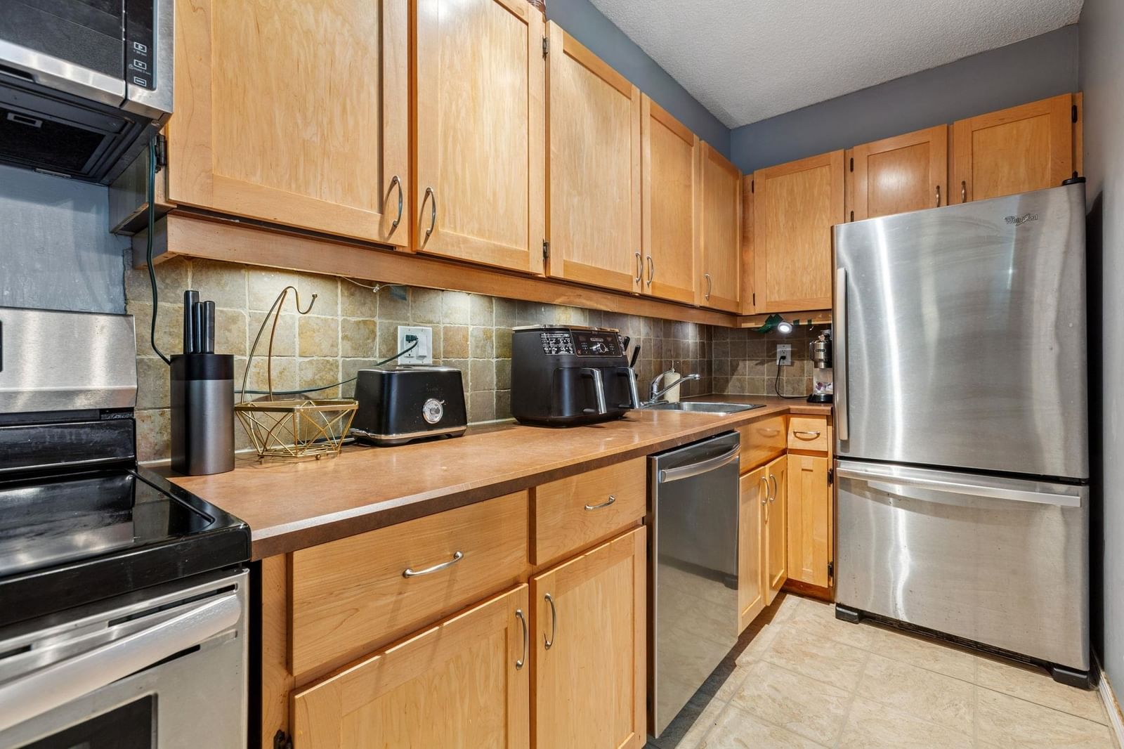 Listing Image 9