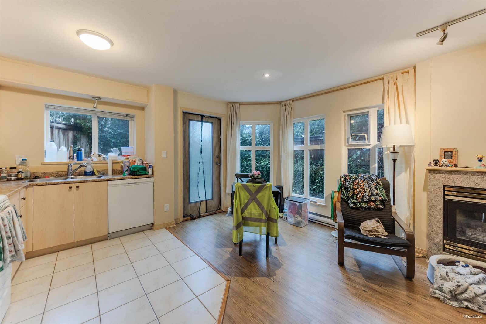 Listing Image 5