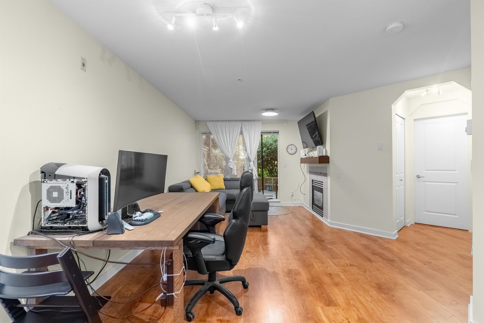 Listing Image 12