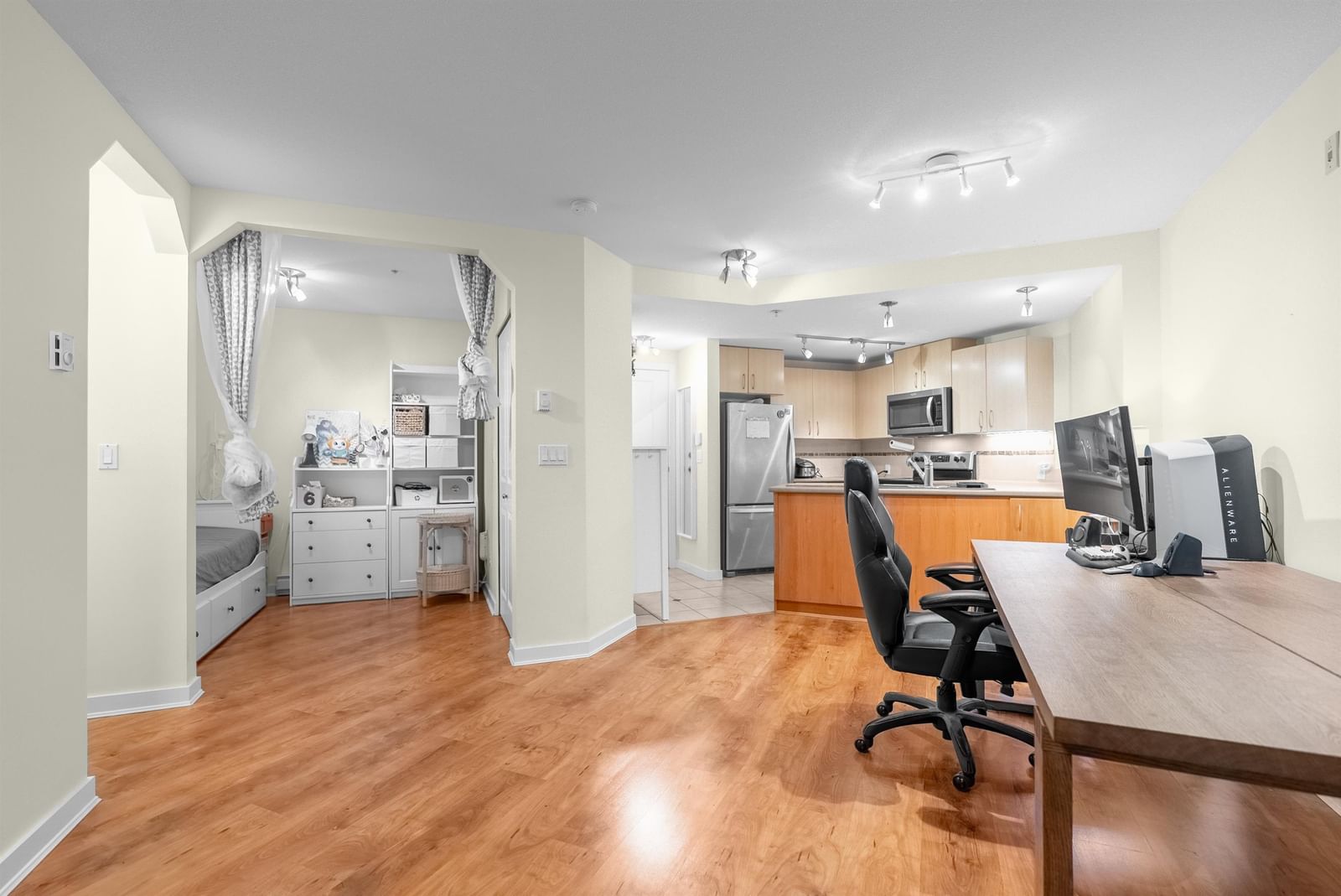 Listing Image 15