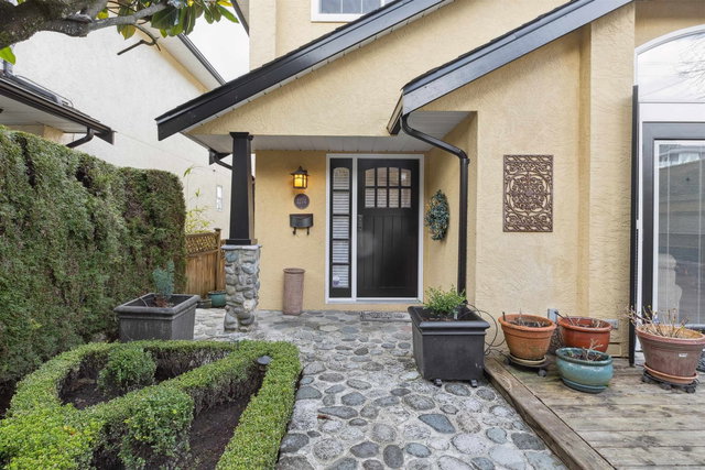 1274 Esquimalt Avenue