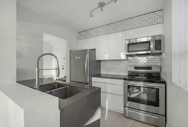 502 - 1737 Duchess Avenue