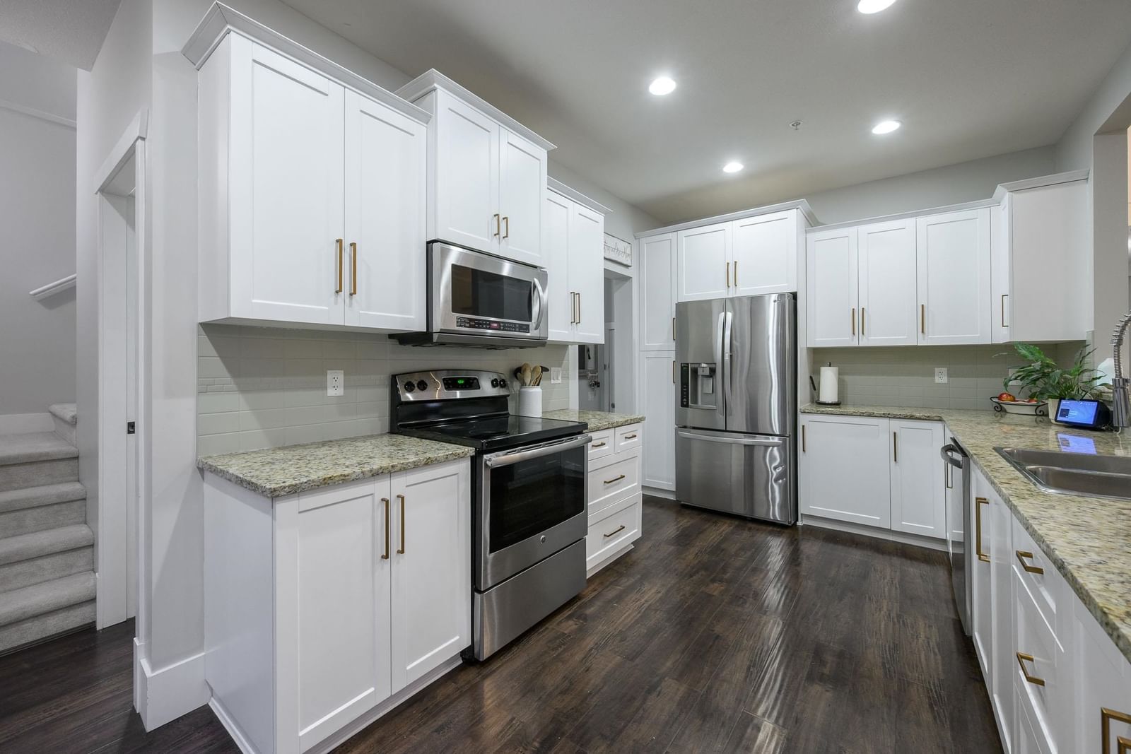 Listing Image 11