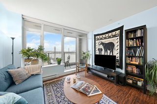 2005 - 668 Columbia Street