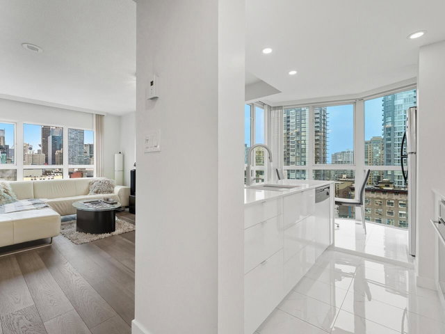 1007 - 1188 Howe Street