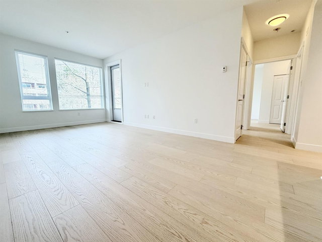 319 - 255 1st Street W