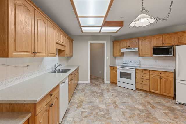 409 - 2626 Countess Street