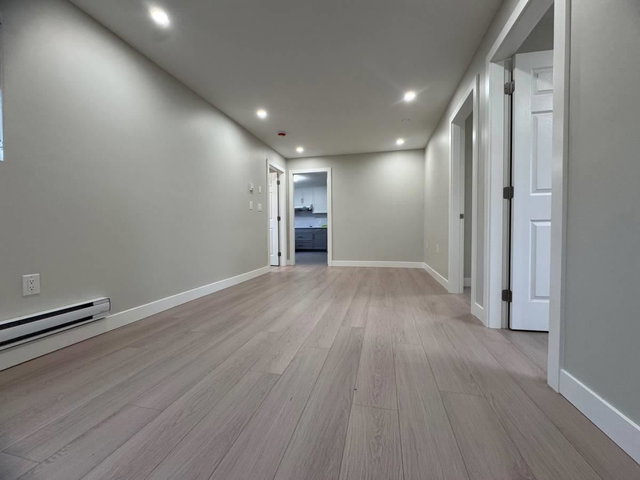 6869 Gladstone Street