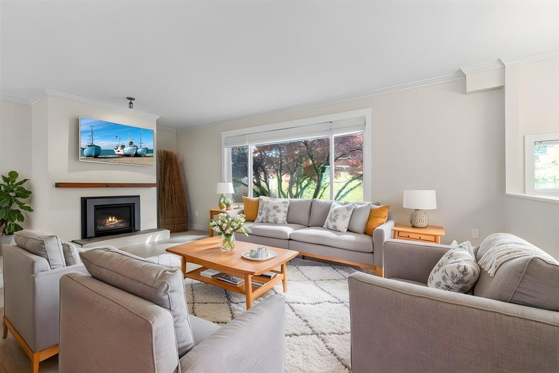 13950 Blackburn Avenue, White Rock, V4B 2Z5 | Image 3