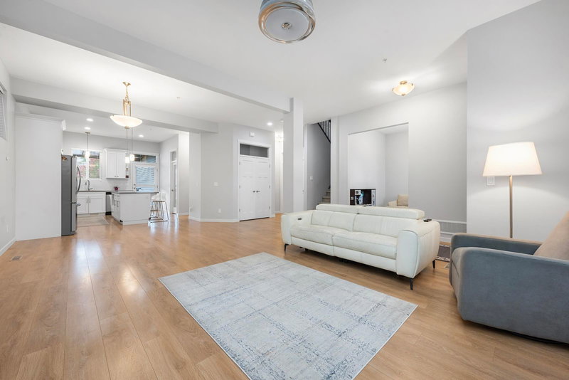 24375 112 Avenue, Maple Ridge, V2W 1H5 | Image 2