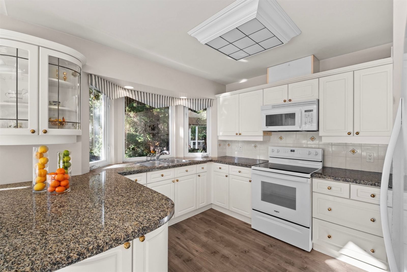 Listing Image 19
