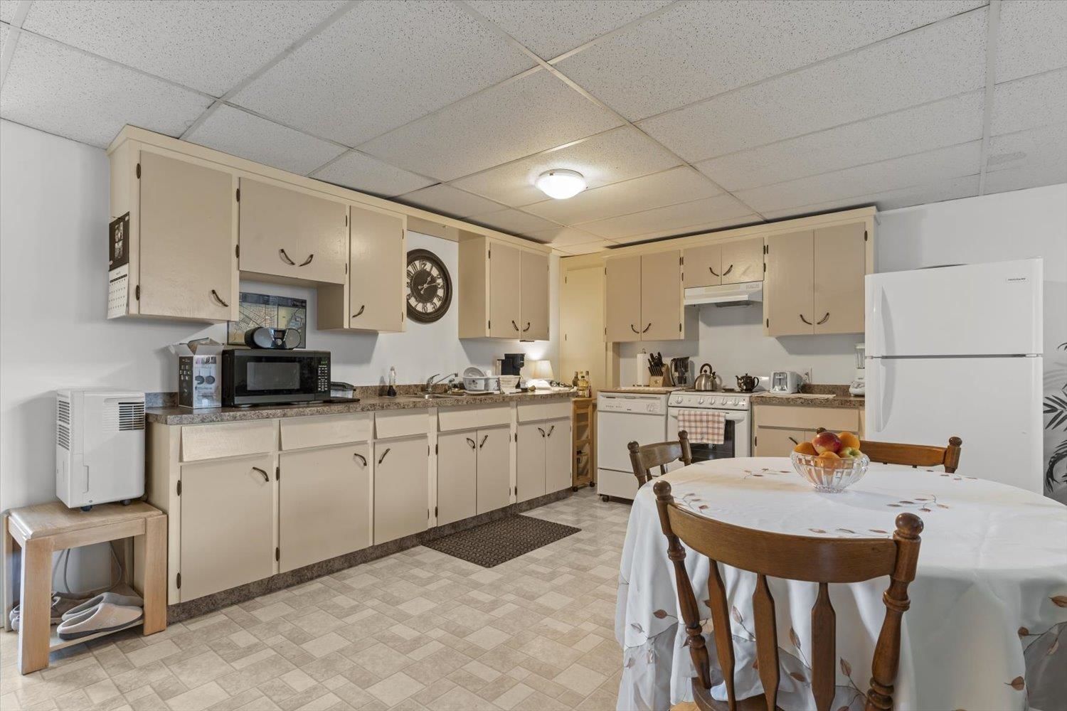 Listing Image 16